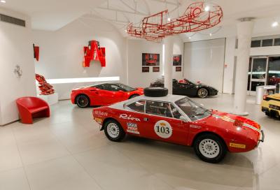 La “pazza idea”: in Ferrari dalla Grande Muraglia a Place Vèndome