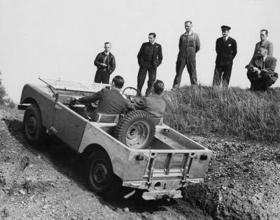 Il progettista della Land Rover Defender compie 100 anni