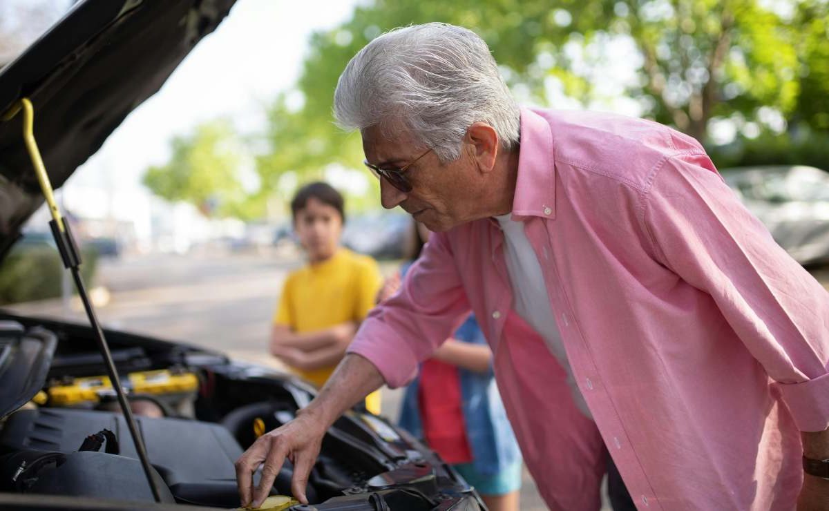 Cofano anteriore, questo contenitore non può vedere neanche una goccia d’acqua | Rischi di distruggere l’antigelo