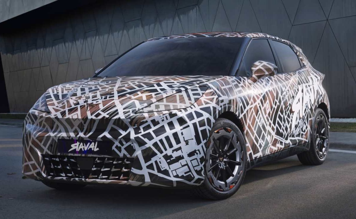 Sembra la macchina di Spiderman (con ragnatele annesse), ma è l’auto più attesa del 2026 | In arrivo Cupra Raval