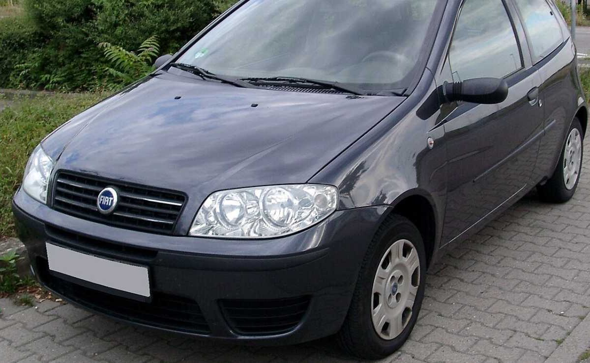 Tutte le FIAT dal 2000 in poi hanno questa “funzione segreta” | Serve per non grattare la retromarcia