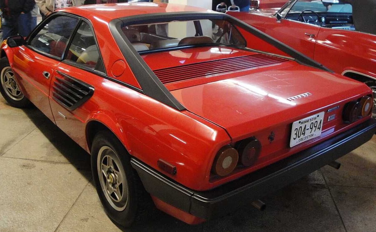 Questa è la Ferrari più “discount” della storia | La comprava solo chi voleva (ma non poteva) fare il ricco