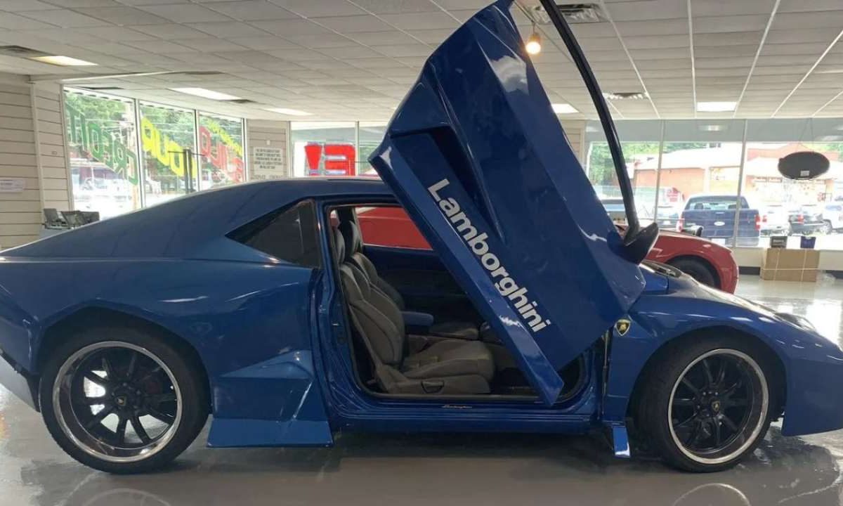 Gli appassionati la chiamavano “Lamborghini Eurospin”: con 24mila euro te la portavi a casa tranquillamente (ma c’era il trappolone)