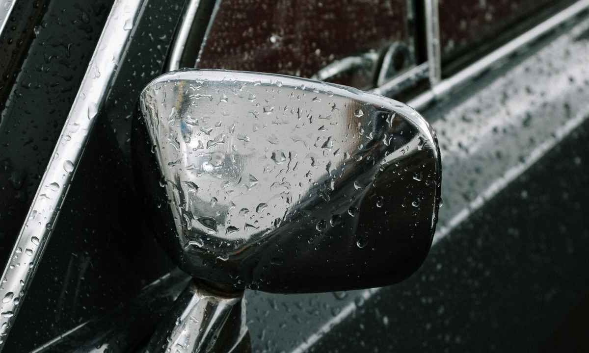 Lo specchietto della tua auto può essere sporco? | La risposta ti sorprenderà: multe e divieti