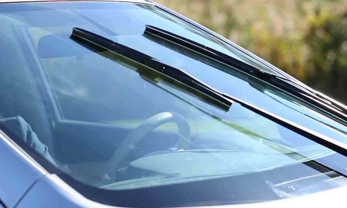 A che velocità mettere il tergicristalli quando piove? | La risposta ti sconvolgerà: i produttori di auto lo fanno apposta