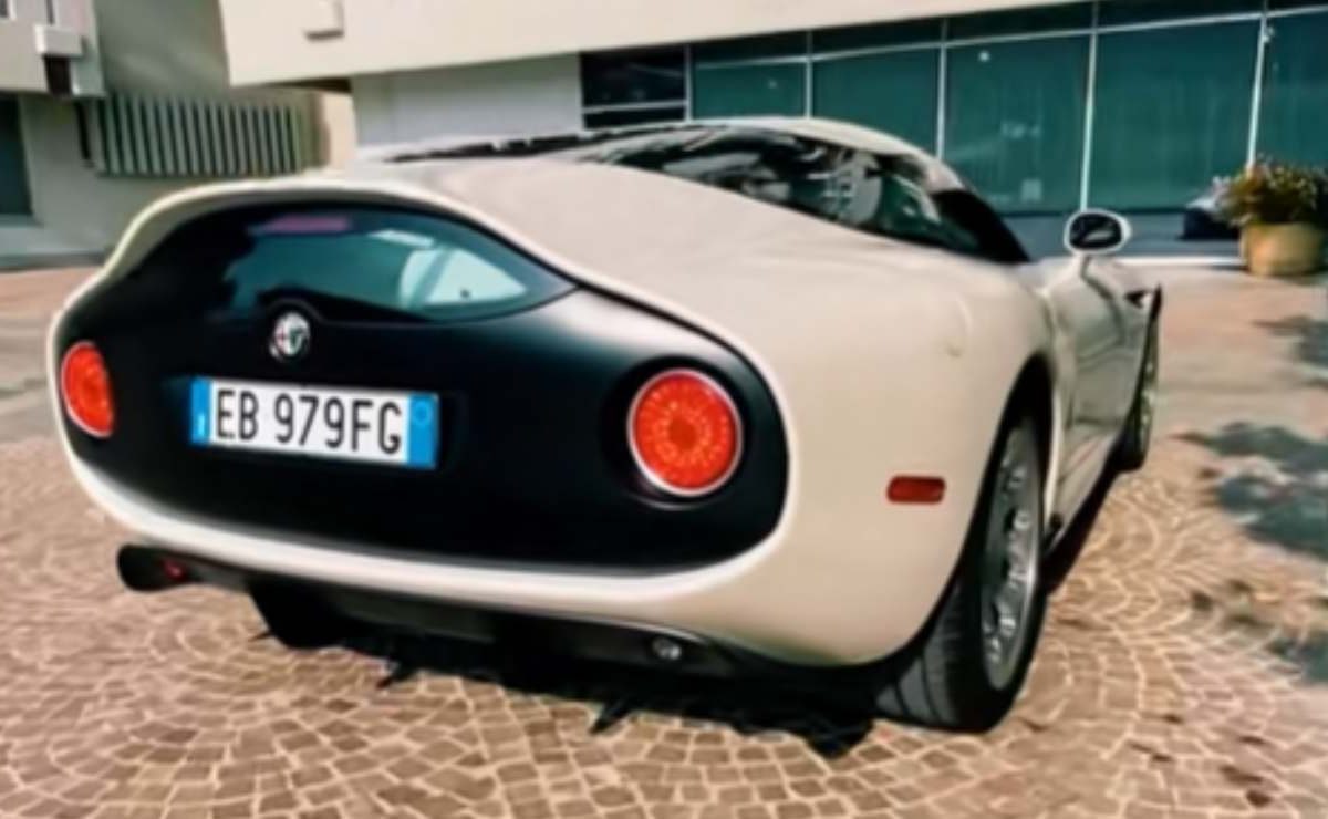 Questa è la cosa più vicina a “Ritorno al Futuro” mai immatricolata in Italia: ALFA ROMEO ZAGATO | Viaggia anche nel “tempo”