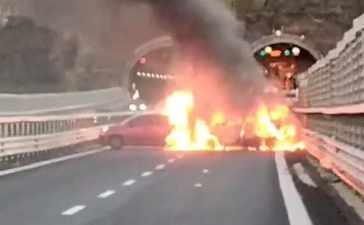 Questa è appena diventata l’autostrada più pericolosa d’Italia | Chiodi sull’asfalto e lanciafiamme piazzati: scoppia il “Caso Bagnara”