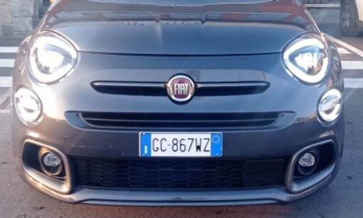 Fari auto, passata la rivoluzione: puoi montarli solo di questo colore i fendinebbia (affinché siano utili)