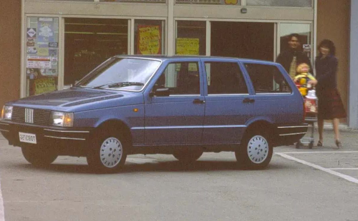 L’auto più brutta del mondo è una FIAT | La forma di una scatoletta di tonno, gli interni di una soffitta: che flop la “Duna”