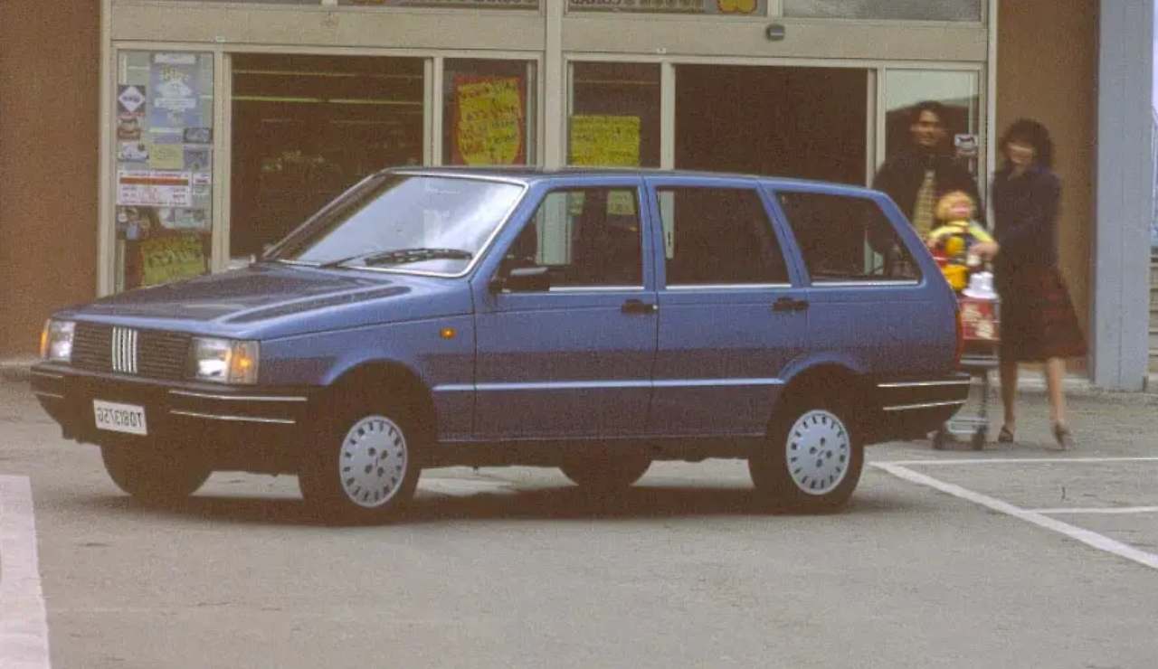 L’auto più brutta del mondo è una FIAT | La forma di una scatoletta di tonno, gli interni di una soffitta: che flop la “Duna”