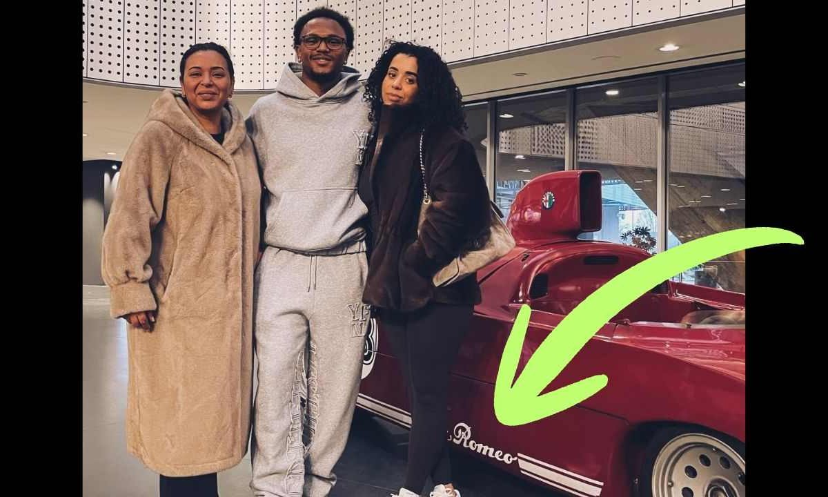 Né Audi né Porsche: Openda (Juve) completamente pazzo per l’Alfa Romeo | La prima cosa che ha presentato ai parenti in visita