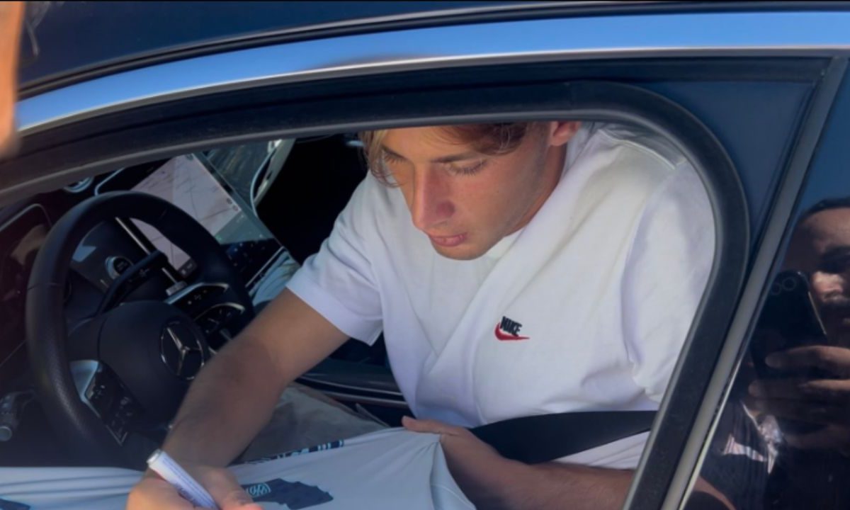 Pio Esposito, ad aspettarti a casa c’è una “pantera nera” | Il re dei bomber ha scelto il re dei suv: Mercedes GLC