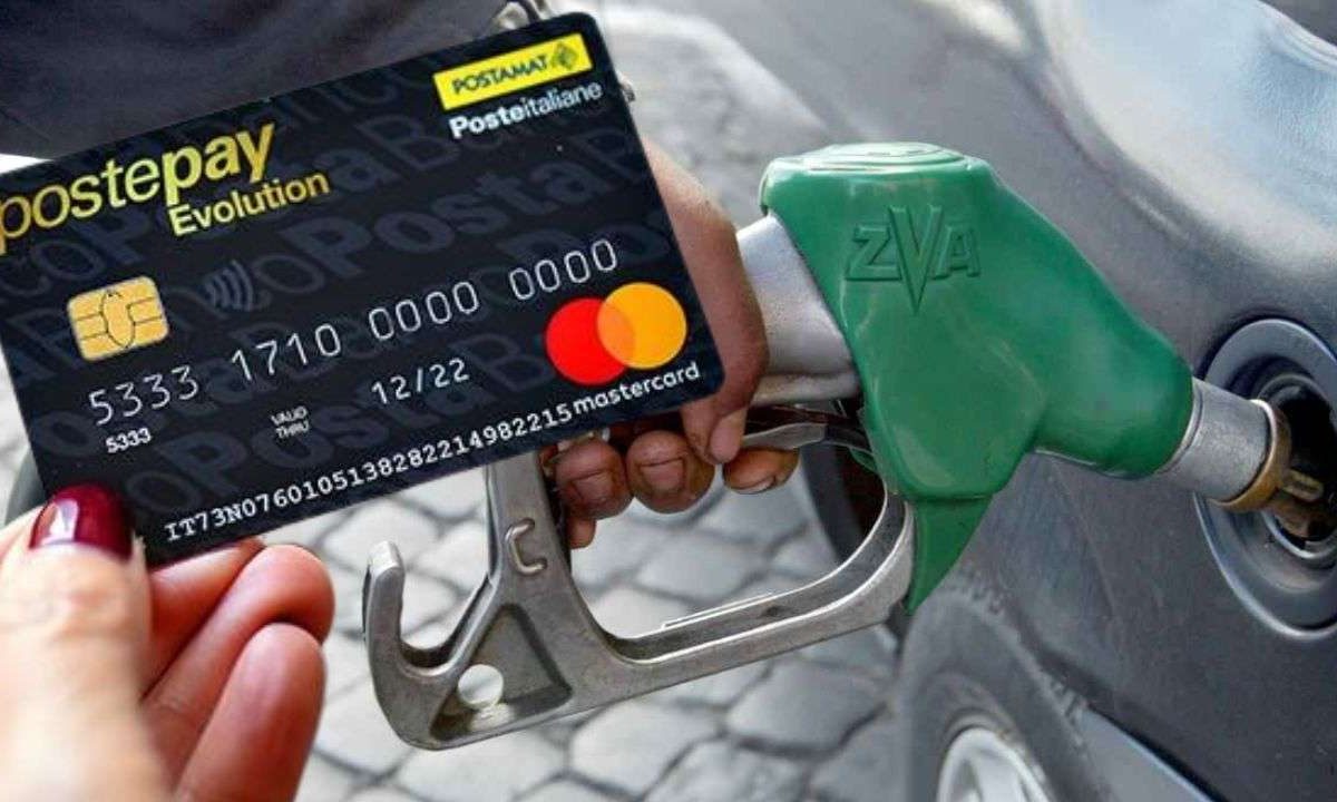 Paga la benzina con la Postepay e si accorge che gli riaccreditano i soldi | NESSUN ERRORE: è la nuova promo di Eni