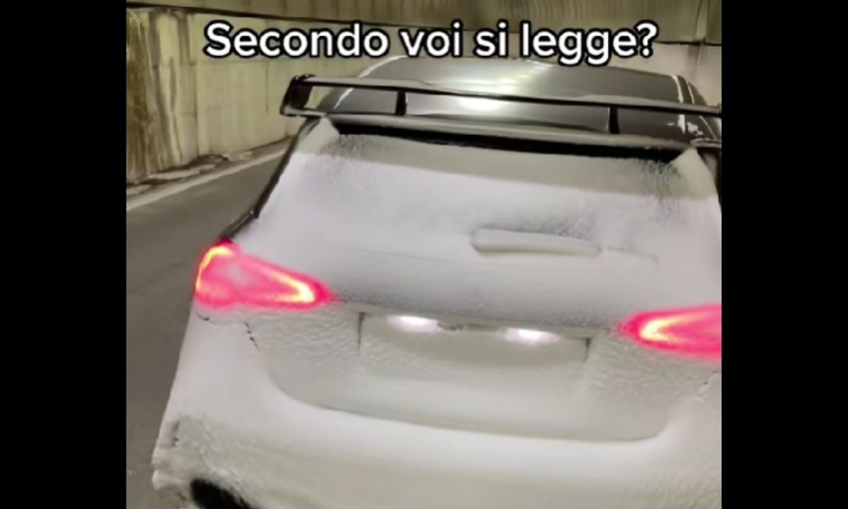 Se la neve copre la targa, sono passibile di multa? | Trovato un “buco” nel Codice della Strada: i precedenti