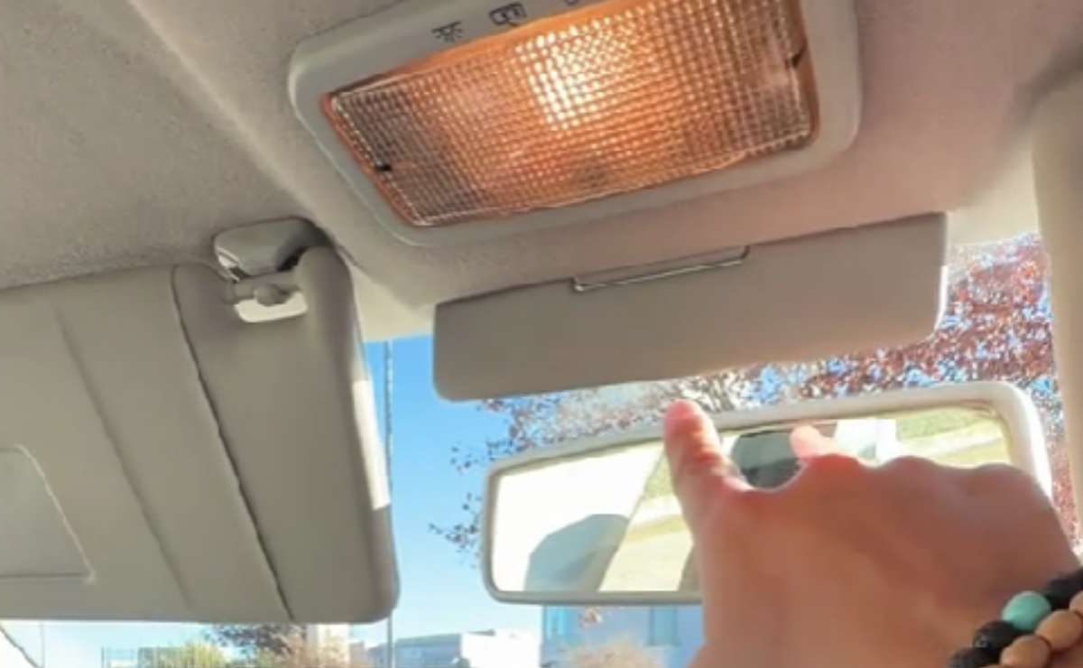 Un terzo parasole per proteggere gli occhi dai raggi UV | Non è fantascienza: la Polo del 2001 era 25 anni avanti a tutti