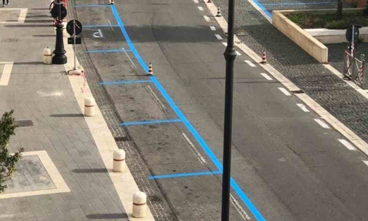 Questo resta ancora nel 2025 l’unico modo per parcheggiare sulle strisce blu (senza pagare) | I Vigili devono stare zitti e passare avanti